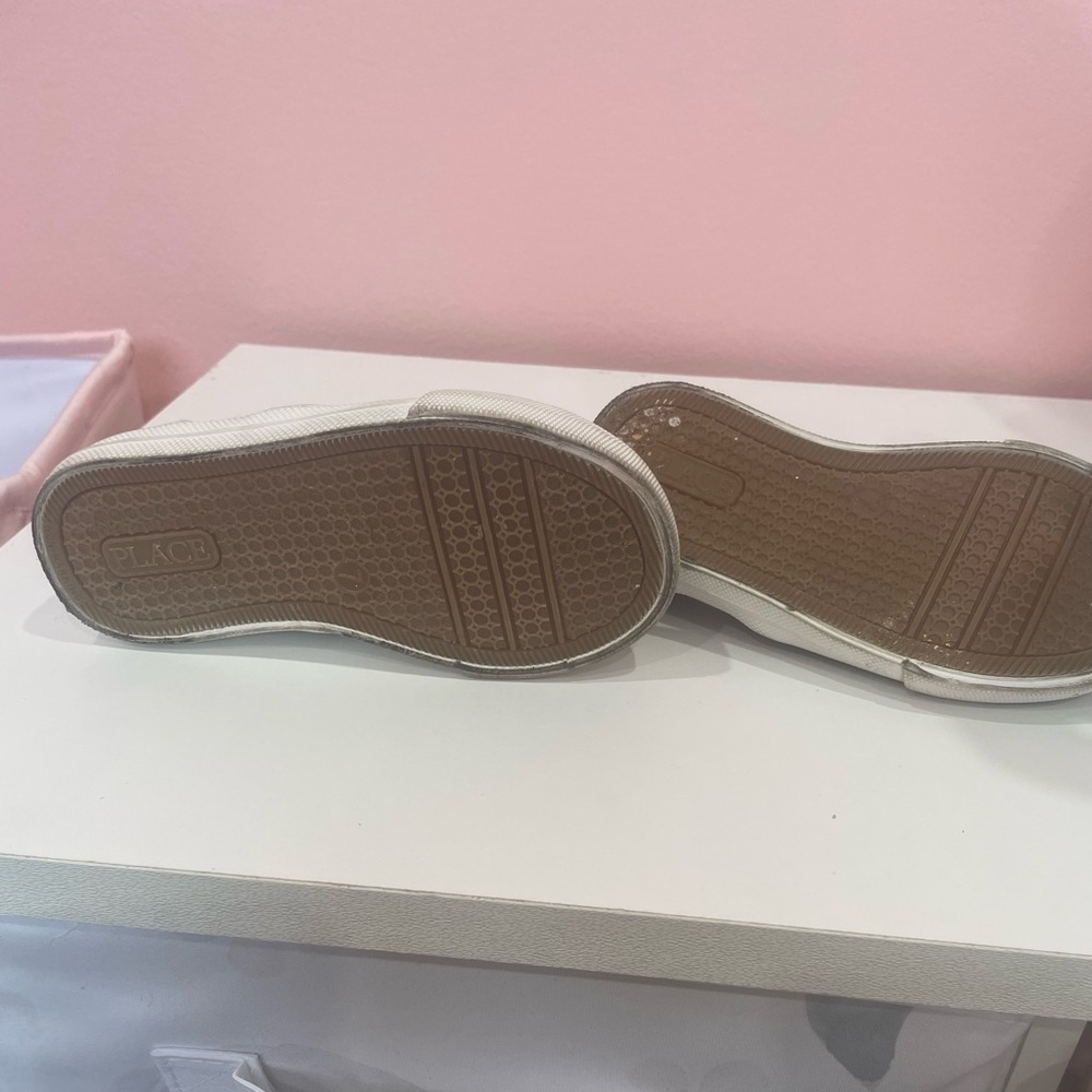 Pre owned slide on toddler shoes size 7. Black color. - Picture 2 of 4